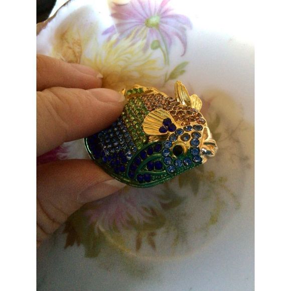 NWT Rhinestone Fish Brooch Pin 2” Gold Multi Color Rhinestone Fish - Picture 9 of 16